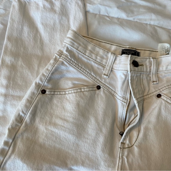 Abercrombie and Fitch white jeans - Picture 3 of 5